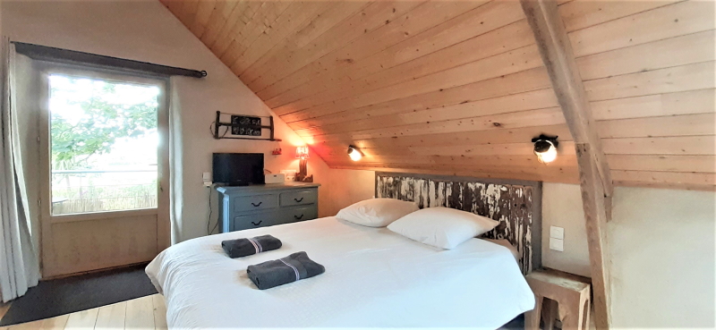 La grange aux lièvres le lit 2